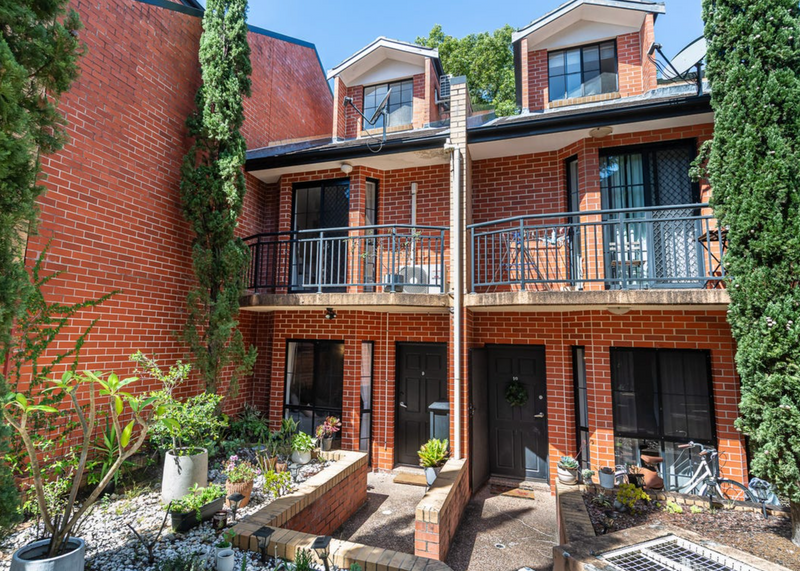 9/100 Carlton Crescent